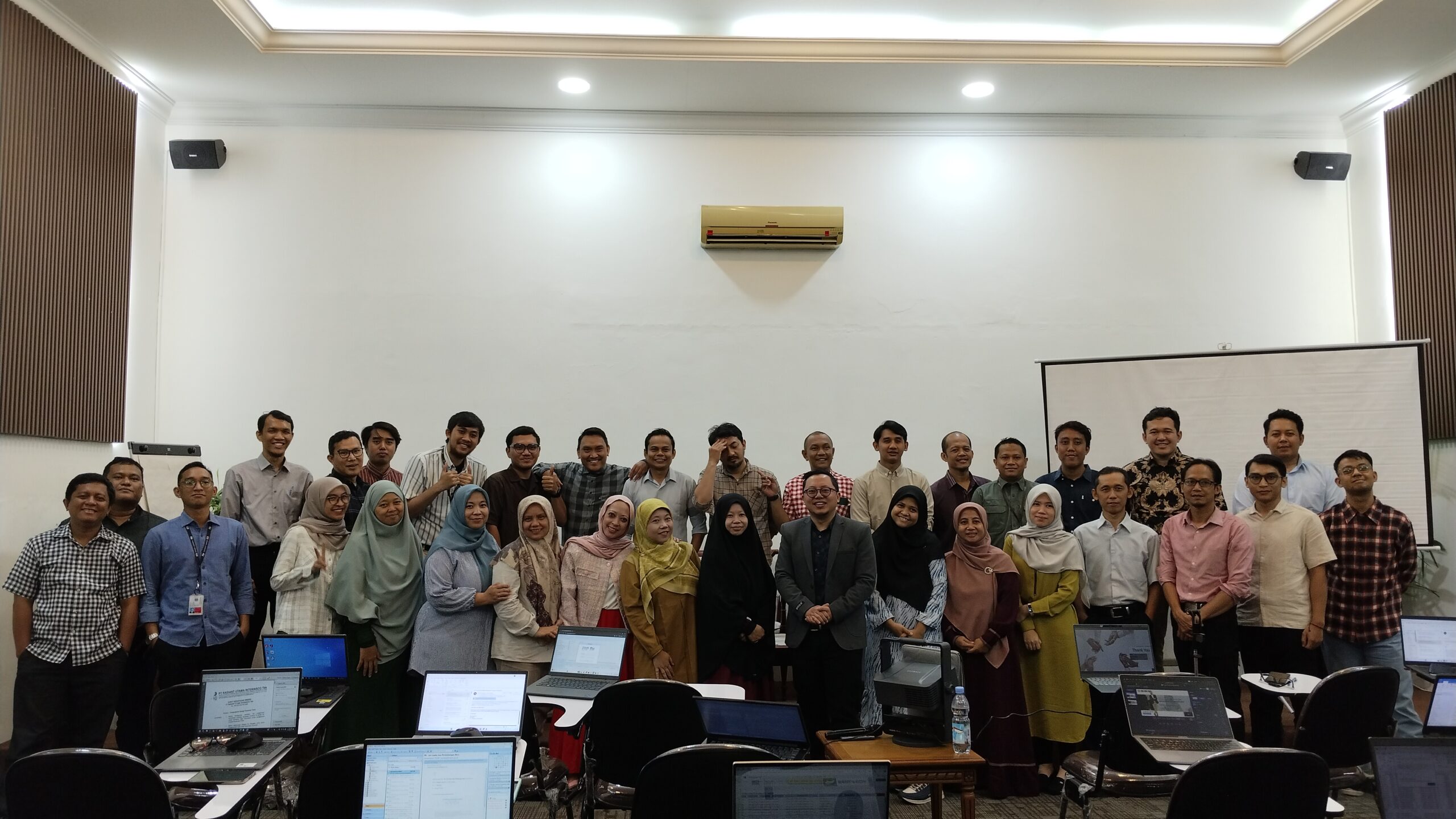 filter: 0; fileterIntensity: 0.0; filterMask: 0; brp_mask:0;
brp_del_th:null;
brp_del_sen:null;
delta:null;
module: photo;hw-remosaic: false;touch: (-1.0, -1.0);sceneMode: 8;cct_value: 0;AI_Scene: (-1, -1);aec_lux: 0.0;aec_lux_index: 0;albedo:  ;confidence:  ;motionLevel: -1;weatherinfo: null;temperature: 41;