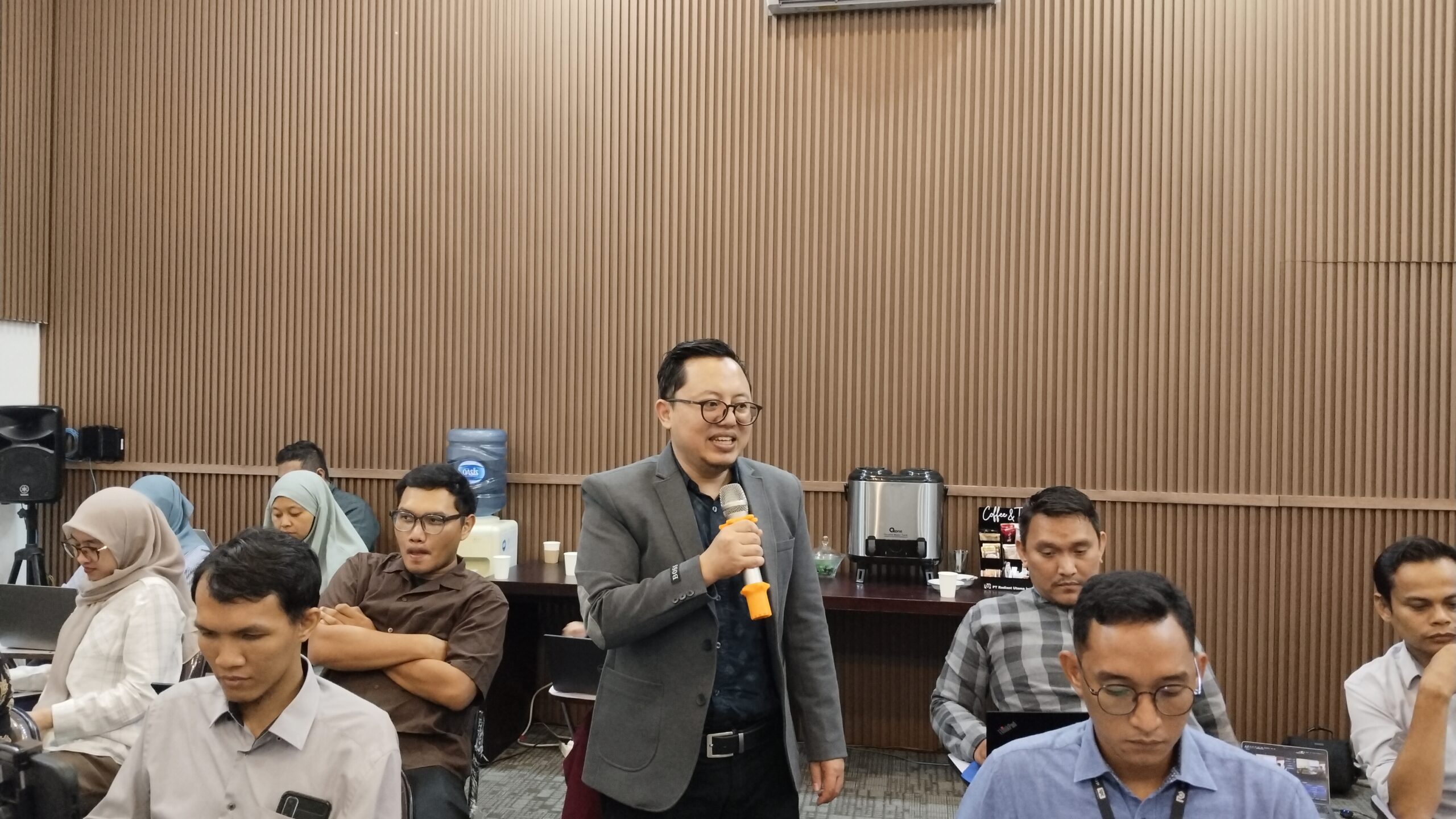 filter: 0; fileterIntensity: 0.0; filterMask: 0; brp_mask:0;
brp_del_th:null;
brp_del_sen:null;
delta:null;
module: photo;hw-remosaic: false;touch: (0.46342593, 0.46479186);sceneMode: 0;cct_value: 0;AI_Scene: (-1, -1);aec_lux: 0.0;aec_lux_index: 0;albedo:  ;confidence:  ;motionLevel: -1;weatherinfo: null;temperature: 43;