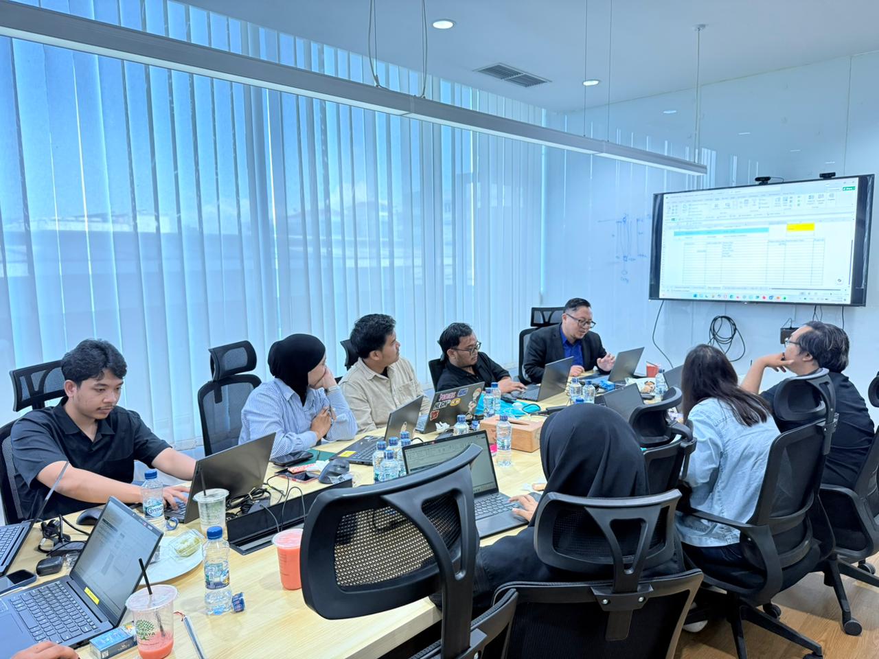 Peserta Microsoft Excel Training for Professional PT Ultra Mandiri Telekomunikasi di The Ayoma Apartment Tangerang Selatan pada Mei 2026.