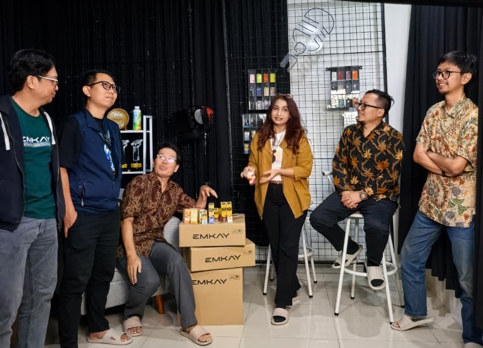 Peserta Pelatihan Looker Studio di PT Indo Emkay Abadi mempelajari visualisasi data dan dashboard interaktif pada April 2026.